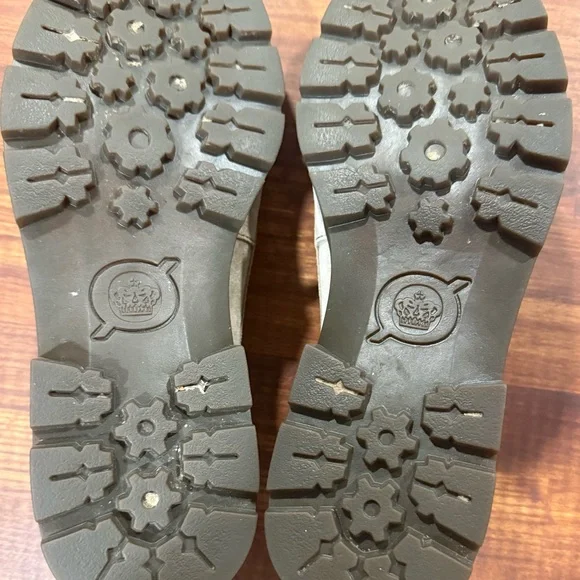 Born Women’s Light Brown Suede Loafers - Picture 6 of 6